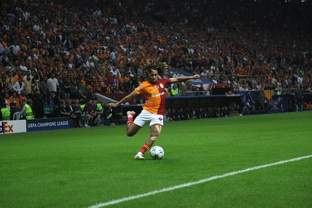 亚洲杯足球赛外围赛：我国雄狮队踢和香港队.