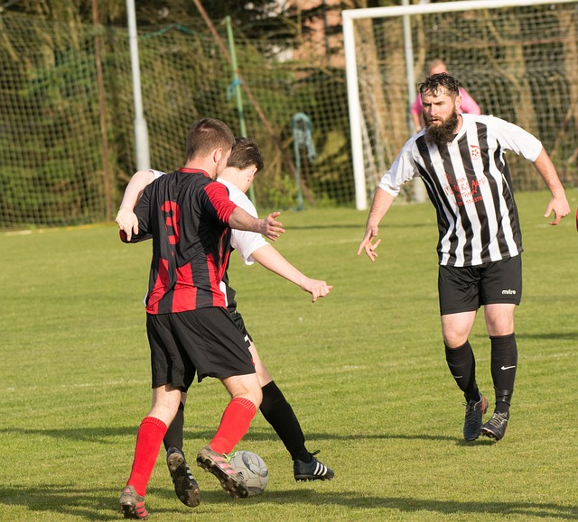亚洲杯足球赛外围赛：我国雄狮队踢和香港队.