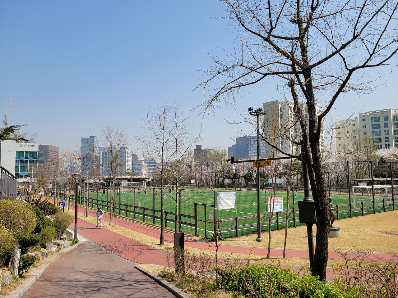 以巨额转会 以巨额转会